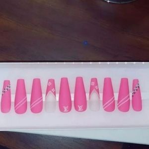 Press on nails
